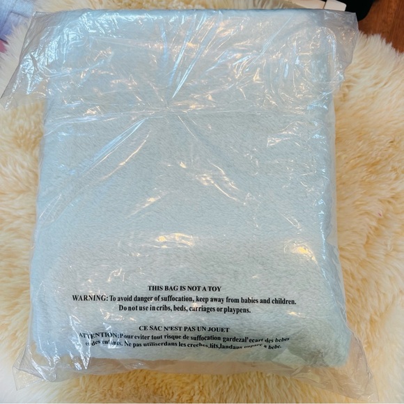 Victorias Secret PINK fleece blanket/throw - light baby blue - Picture 2 of 4